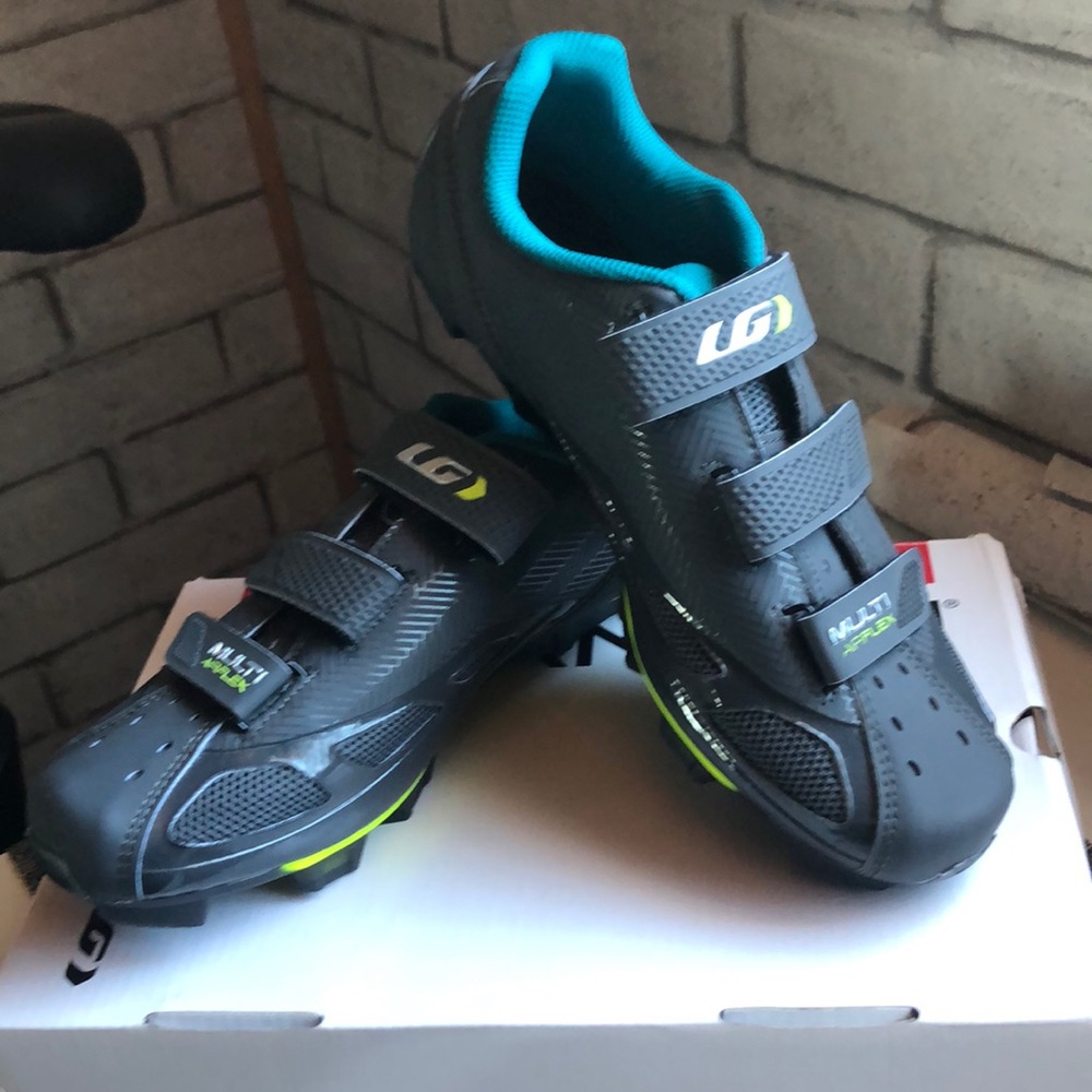 Cycling shoes with clips .